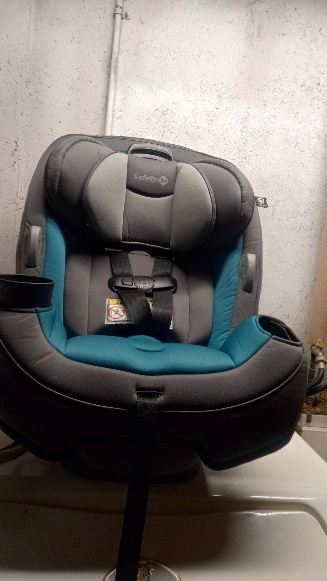 Current Not Expired Car Seat In Great Condition
