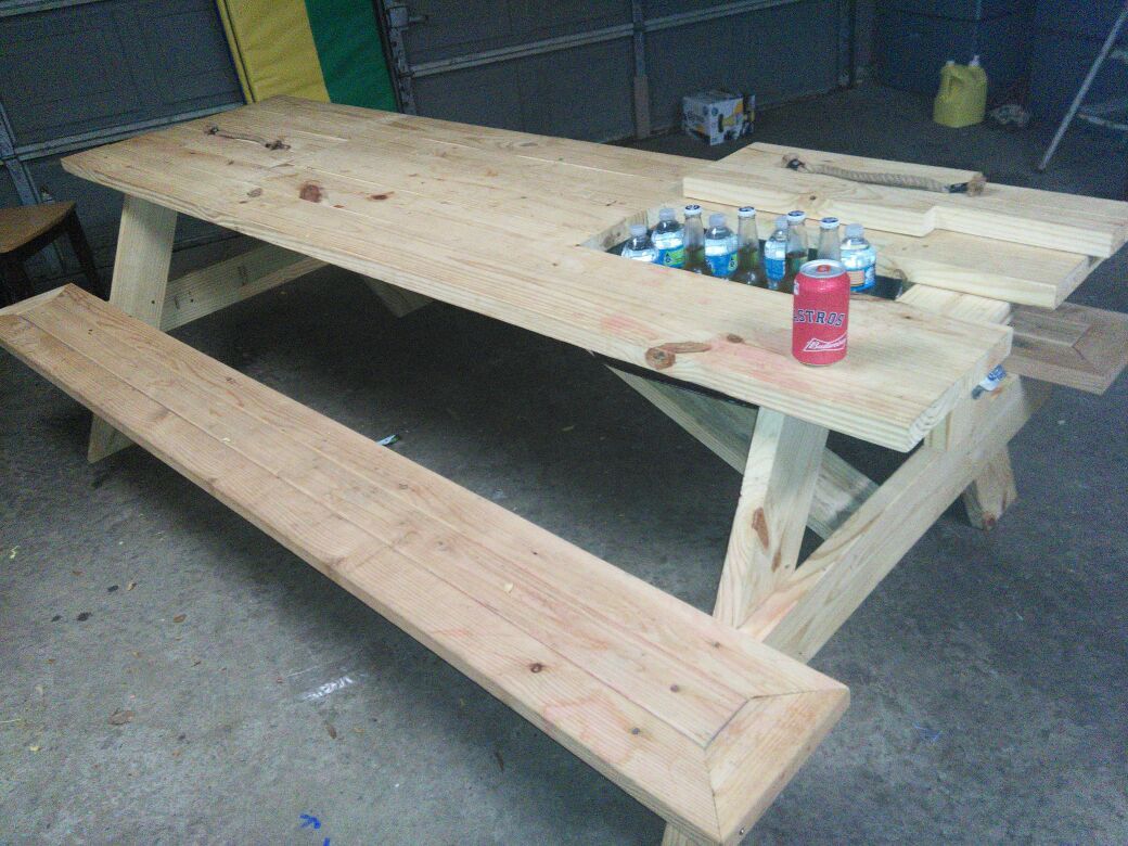 Family picnic table