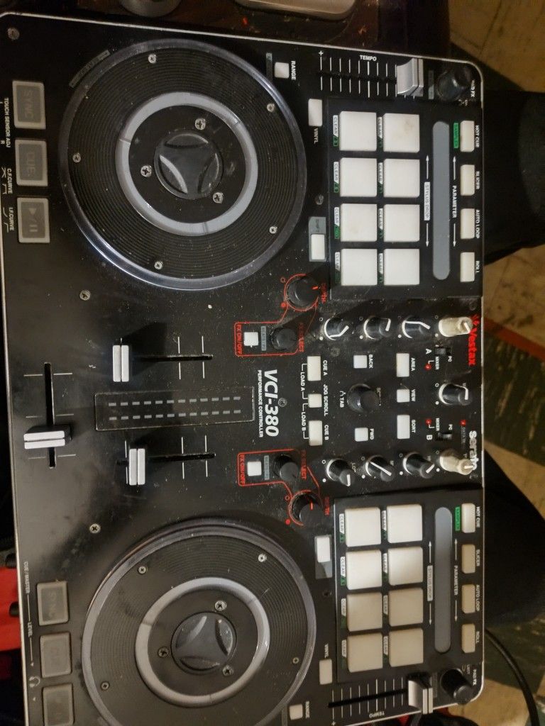 Vestax VCI-380 DJ controller