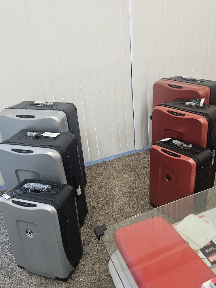 Plevo Smart Suitcase