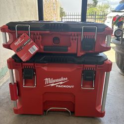 Milwaukee Packout Rolling Tool Box. 48-22-8427/MilwaukeePackout Toolbox 48-22-8424