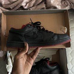 Air Jordan retro low black/ metallic varsity red