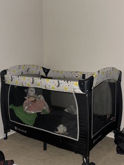 Baby Bassinet / Play Pen
