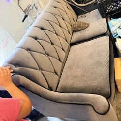 150$ Beautiful Grey Couch 
