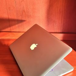 Apple MacBook Pro 15” I7/8GB/256GB SSD $160