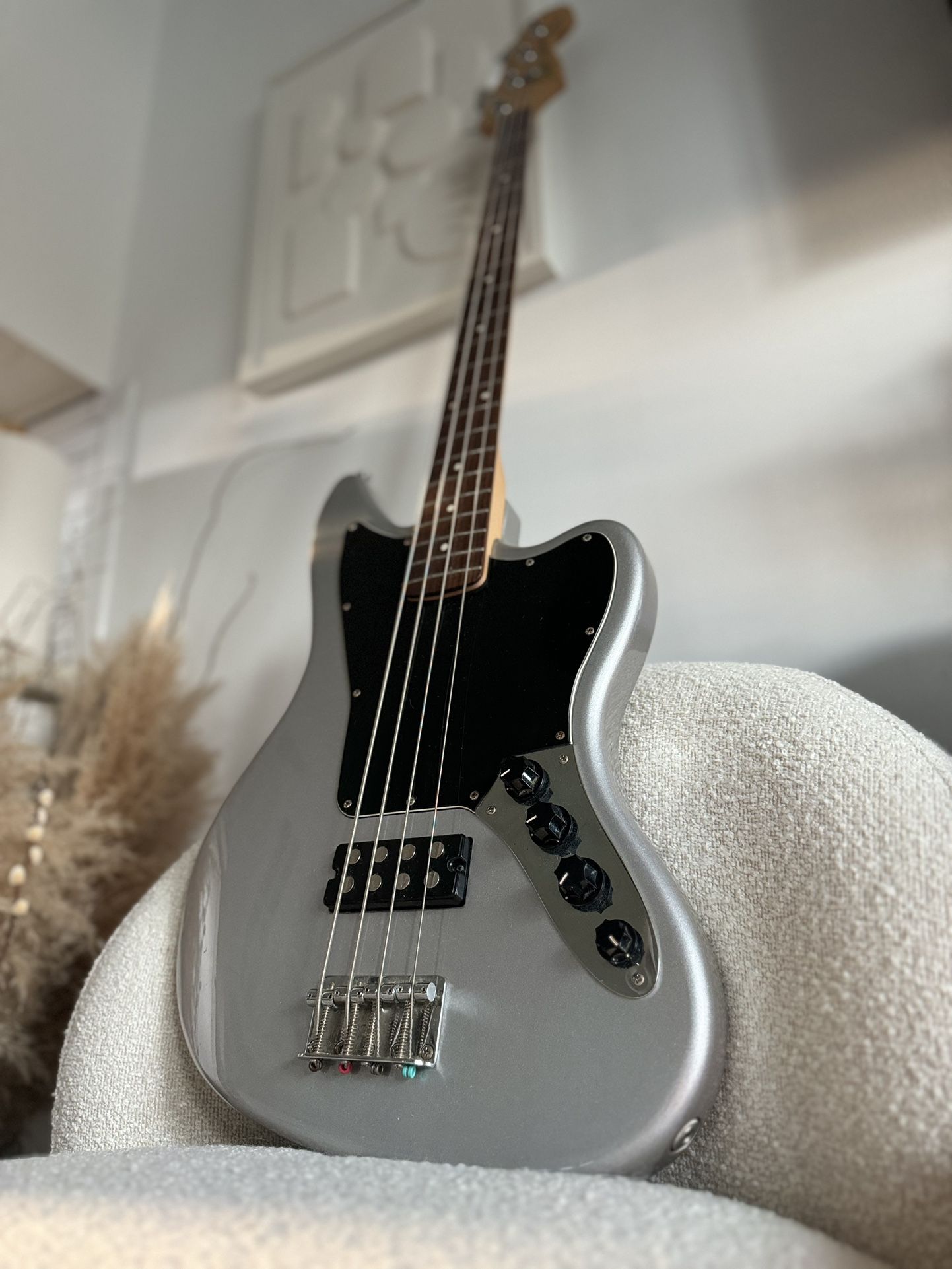 Squier by Fender Vintage Modified Jaguar Special HB Bass Guitar