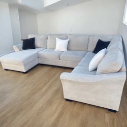 FREE DELIVERY!! Beautiful Sectional Sofa