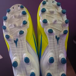 Soccer cleats size 7