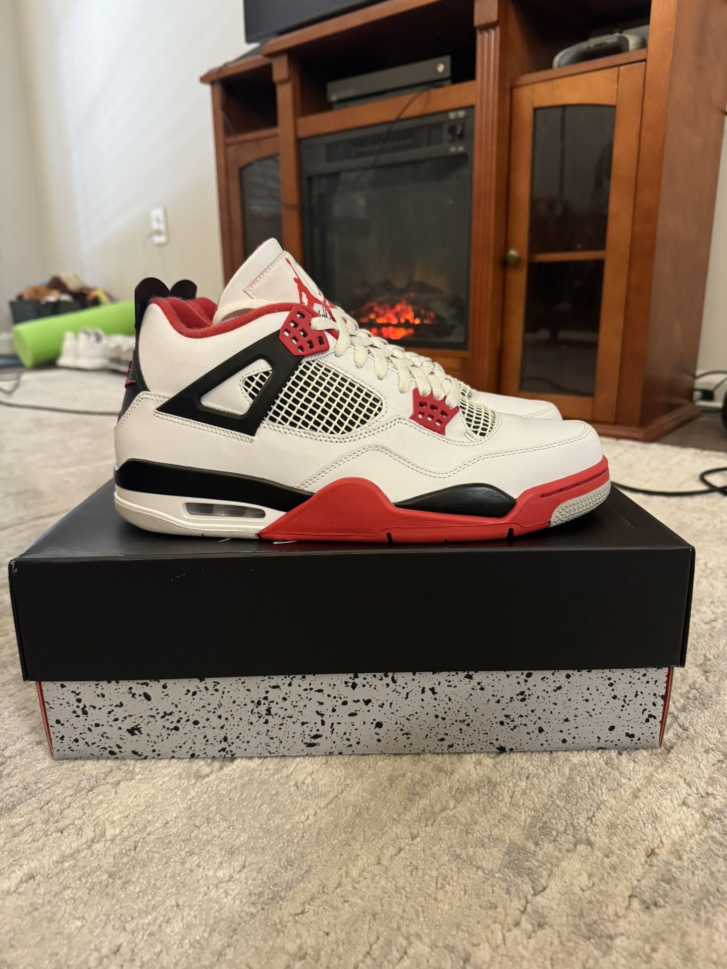 Jordan 4 Fire Red (2020)