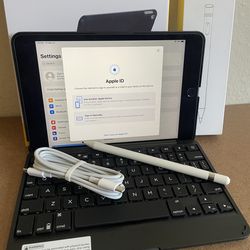 Apple iPad mini 5th Generation 64GB With zagg Keyboard and Pencil