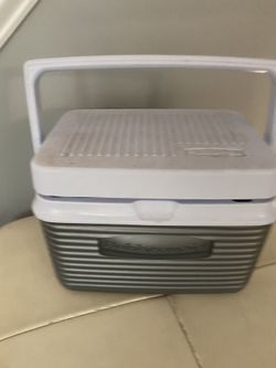 Rubbermaid Small Insulated Cooler