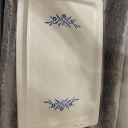 This is a vintage CorningWare Blue Cornflower bake and broil serving tray. 