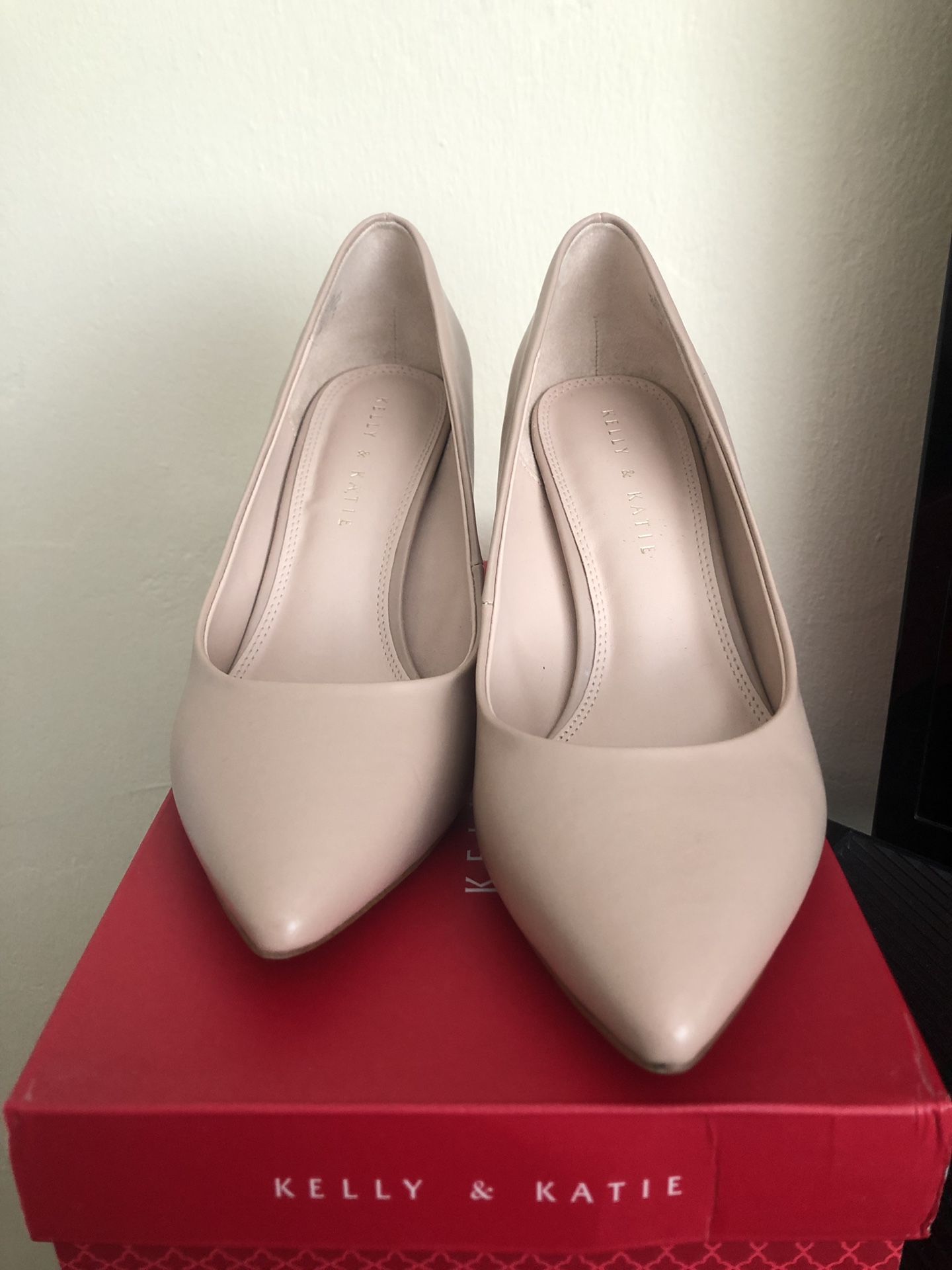Kelly and deals katie astivia pump