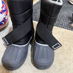 Youth Snow Boots Size 5