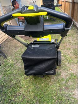 Corta dora de sácate  marca  RYOBI  trae 2 batería  y un cargador  solo una vez usada