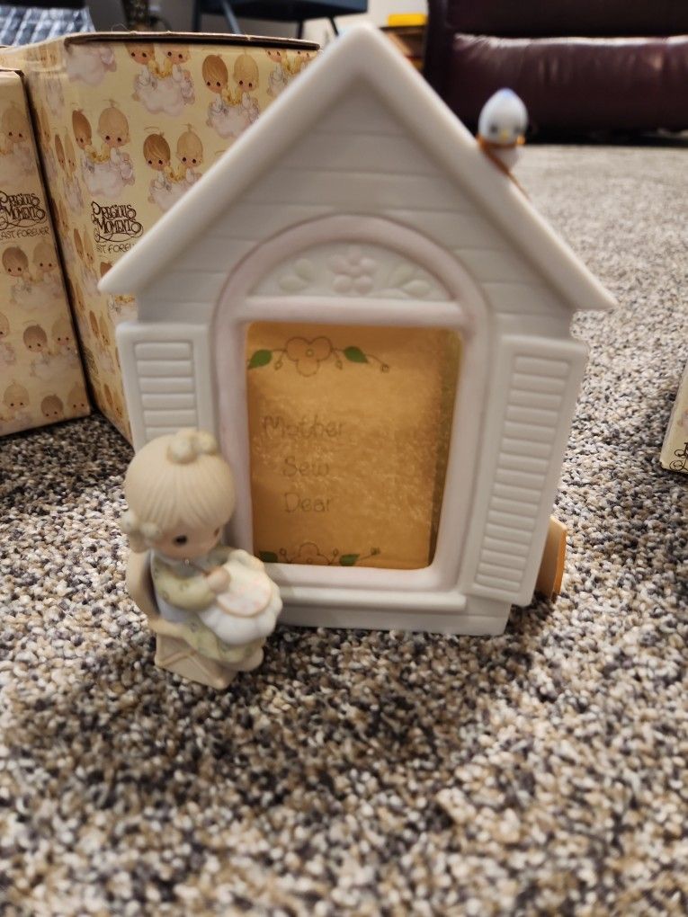 Mother Sew Dear Enesco Precious Moments 6" Picture Frame 2x3" Opening