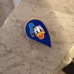 VERY RARE DSJ Disney Store Japan Valentine's Day Donald Duck Heart Pin