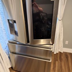 Samsung Family Hub Refrigerator 