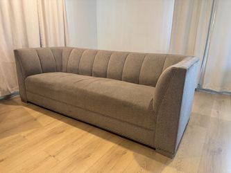Modern Sofa/ Couch— Sillón Moderno