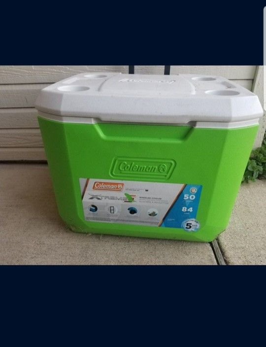 Coleman Cooler with wheels