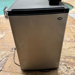 Mini Fridge 