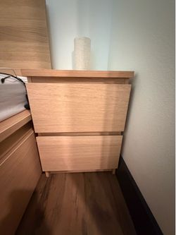 Modern 2-Drawer Nightstand – Like New