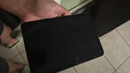 iPad mini 6th gen cracked screen but turns on and works
