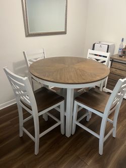 Table with 4 chairs