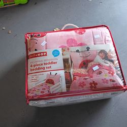 Skip and hop new four-piece toddler bed set girl