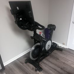 NordicTrack s22i commercial studio cycle