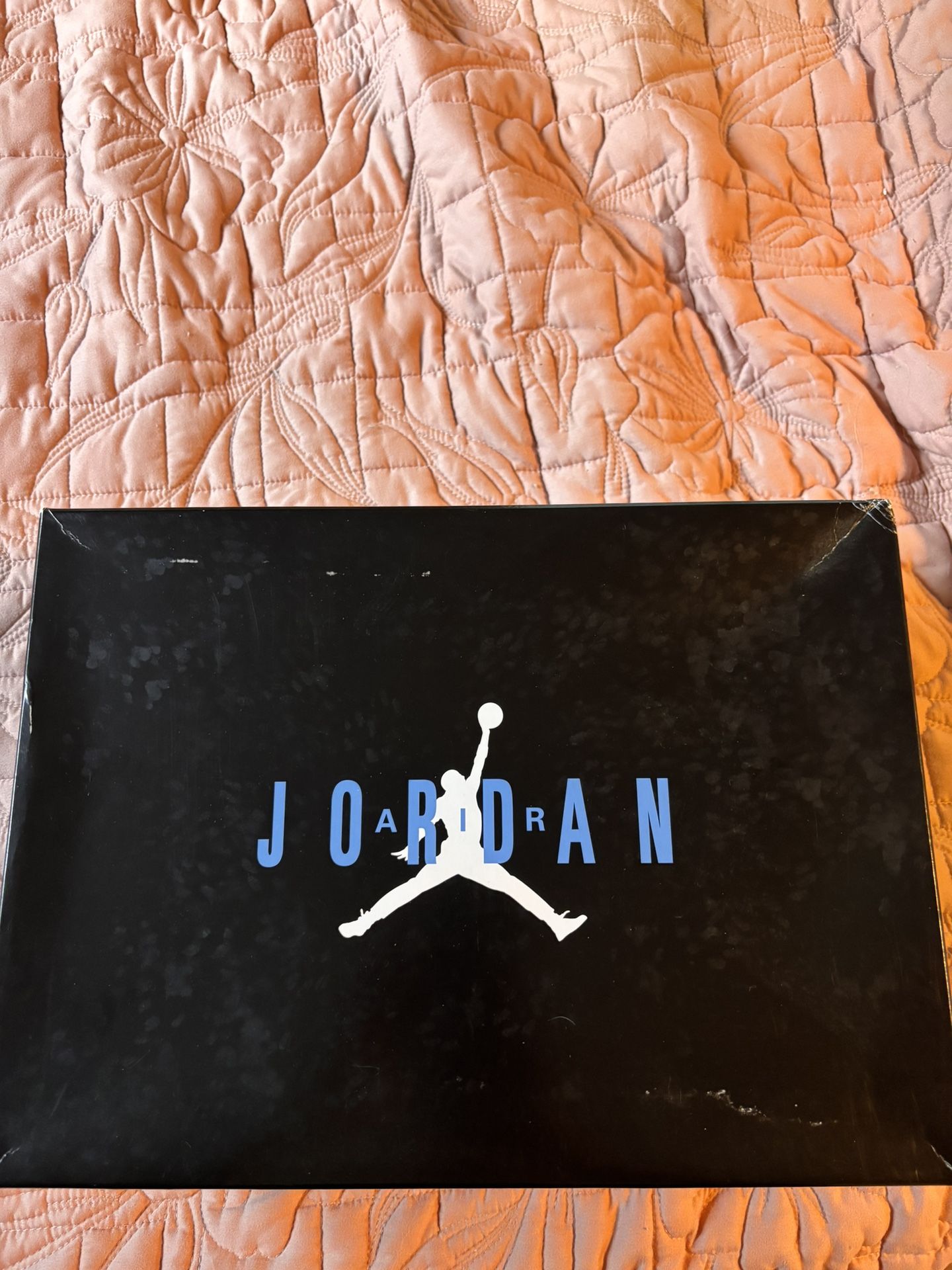 Jordan 11 Low Cement gray