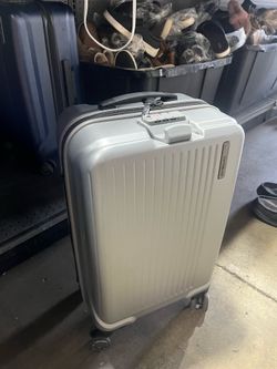 Carry on luggages for Sale