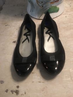 7.5 Annie Klein flat