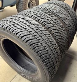 275 70 18 Michelin Tires Con 80% de Vida Las 4 🎃🎃