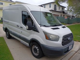 Ford transit 150 médium box 2015