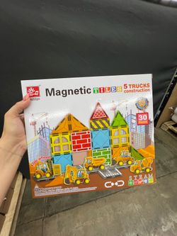 Magnetic Tiles Truck Construction