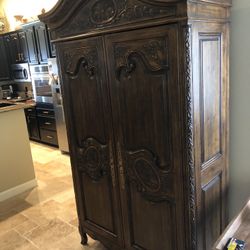 Armoire / Entertainment Center 