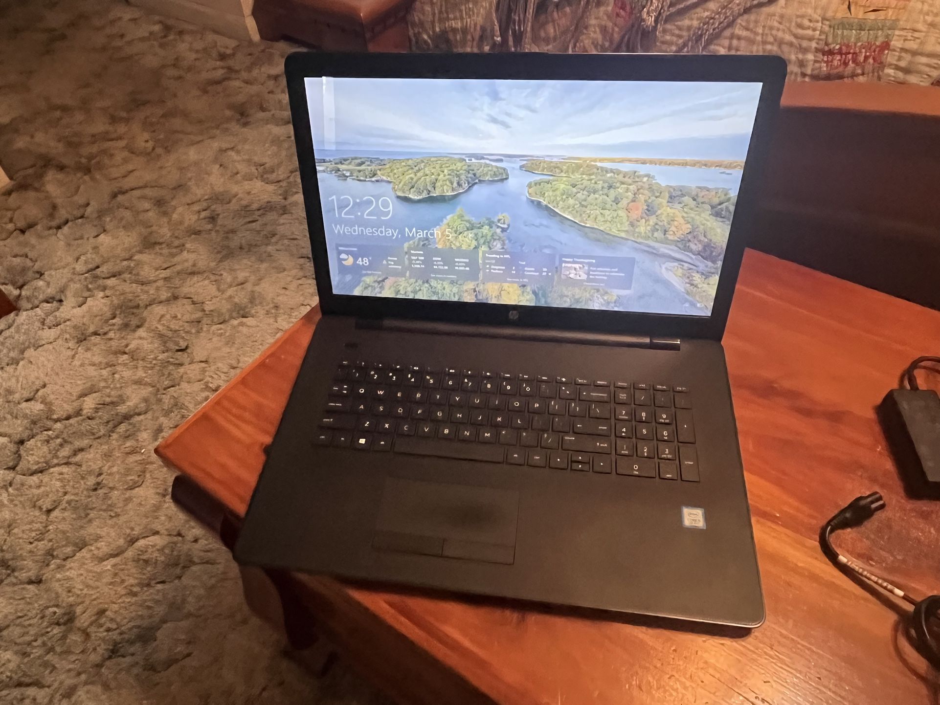 HP 17-BS011DX Laptop INTEL CORE i5-7200U 2.50Ghz 465GB. 8GB RAM Win 10. Big 17 inch Screen