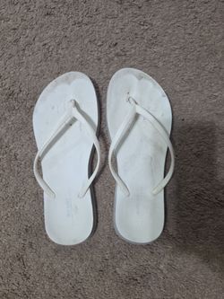 Old navy white flip flops
