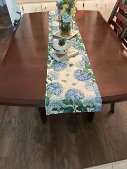 Beautiful high shine Dining Room Table and Chairs