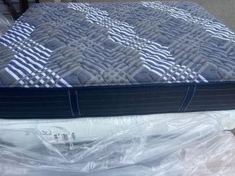 King size purple mattress and box