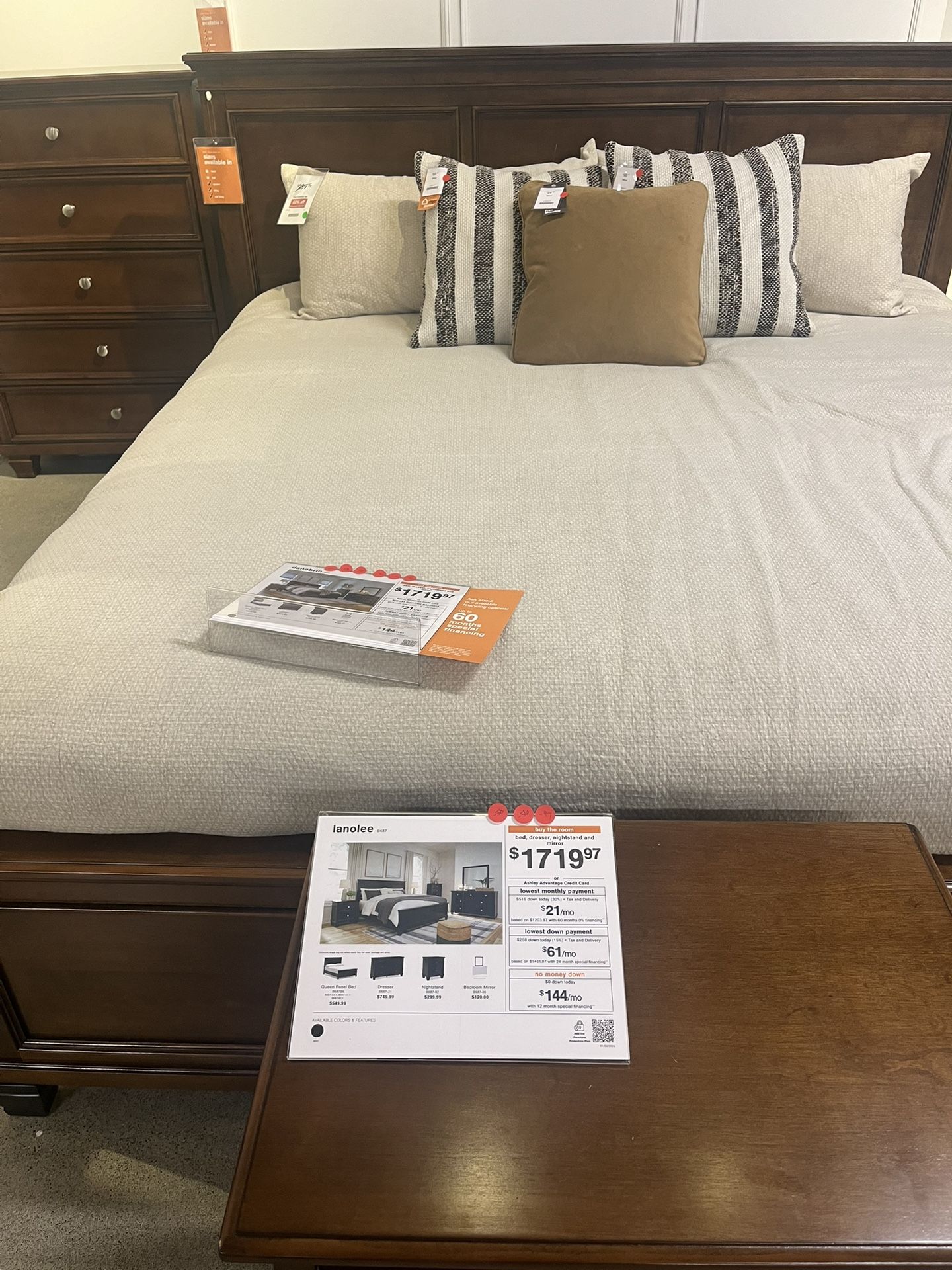 Lanolee Queen panel Bed from Ashley Store
