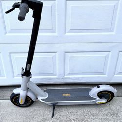 Segway Ninebot MAX G30LP Electric Kick Scooter 350W Motor Foldable 18.6mph 25mi Range