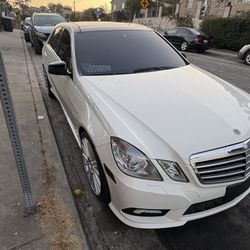 Mercedes Benz E 550 sedan 4 door