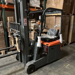 $19500!!! Brand New 3 Wheel Electric Forklift 3300 Lbs cap 197” Lift Height