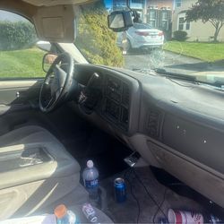 04 Chevy Tahoe read description