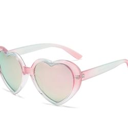 Heart Polarized Sunglasses Cute Sunglasses for Children Aged 3 to 18 Years Old, Perfect for Beach Vacations