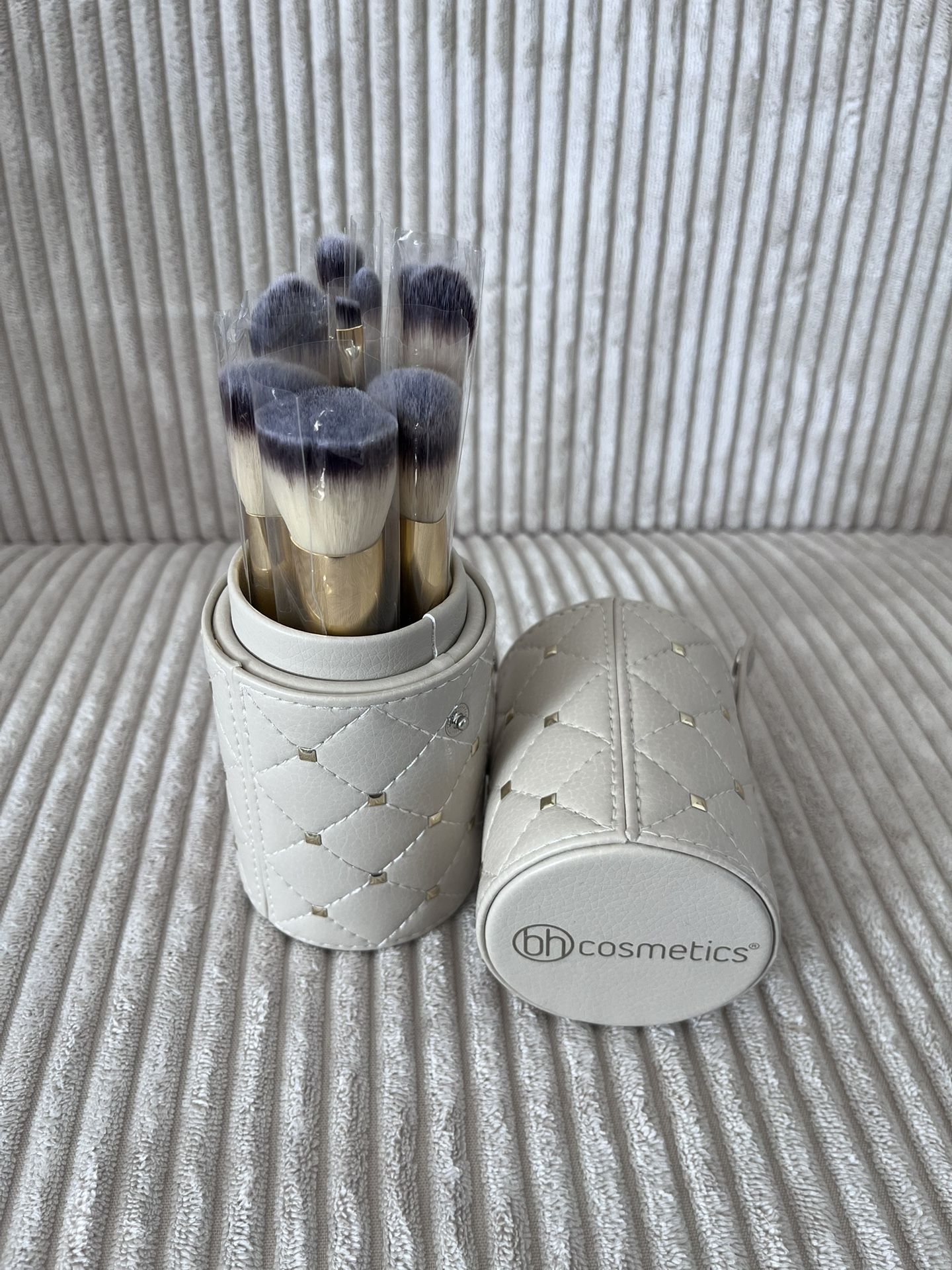 Brand New Makeup Brush With Holder