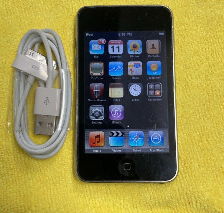 APPLE IPOD TOUCH 4 GEN 8GB N. O LOCKS WORKING FINE