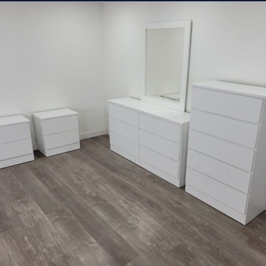 WHITE DRESSER WHIT MIRROR, CHEST AND NIGHTSTANDS  - CÓMODA CON ESPEJO, GAVETERO Y MESITAS DE NOCHE  BLANCOS 